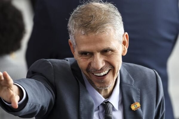 Ministro da Secom do governo Lula já enfrentou ação por fraudes