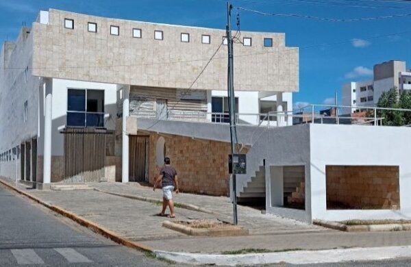 Reduto de Hugo Motta acumula obras inacabadas com verba de emendas do deputado