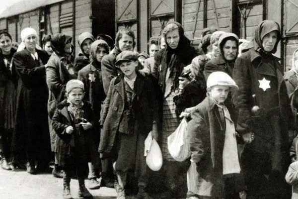 Os judeus forçados a trabalhar nas câmaras de gás no Holocausto: ‘Perguntei a mim mesmo: onde está Deus?’