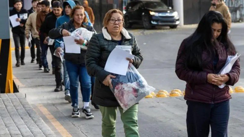 ‘Vou processar o governo Trump pelo direito da minha filha à cidadania’, diz imigrante brasileira grávida e sem documentos