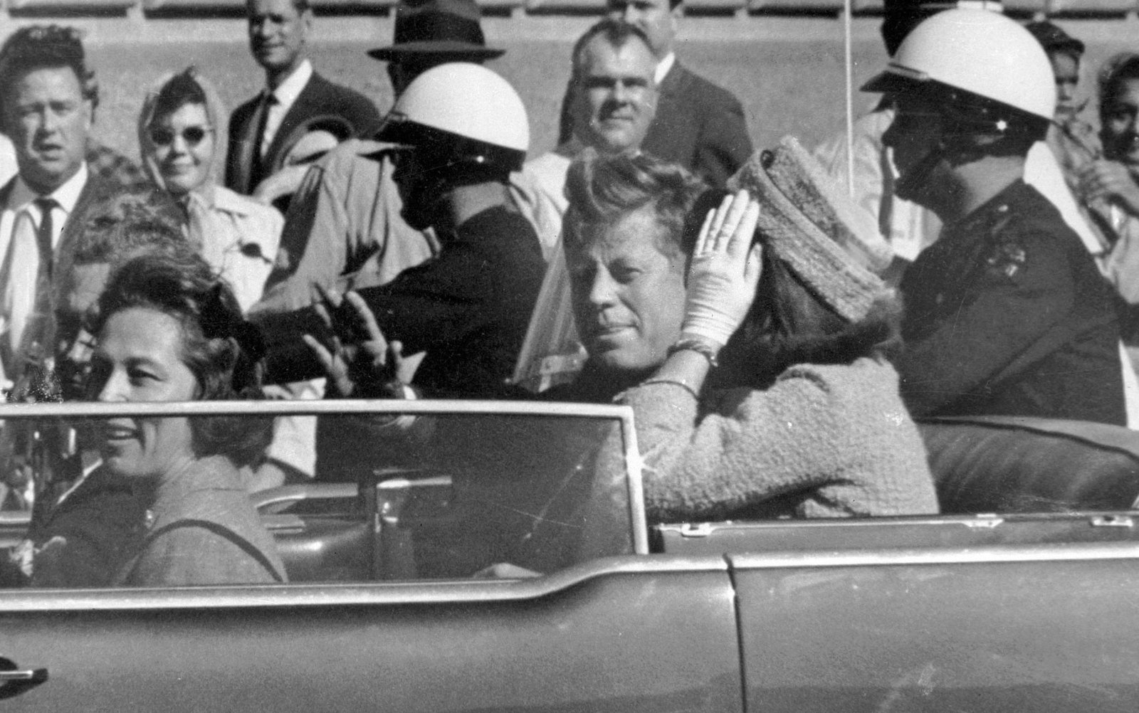 Assassinato de John Kennedy é alvo de teorias da conspiração há seis décadas; conheça a versão oficial e as especulações