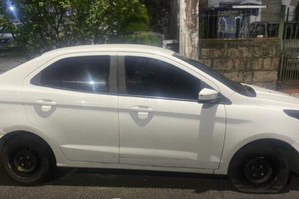 PM prende criminoso após perseguição e recupera carro de motorista de app