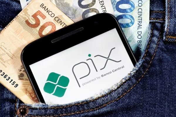 Fracasso do monitoramento do Pix: governo e imprensa insistem em culpar supostas ‘fake news’