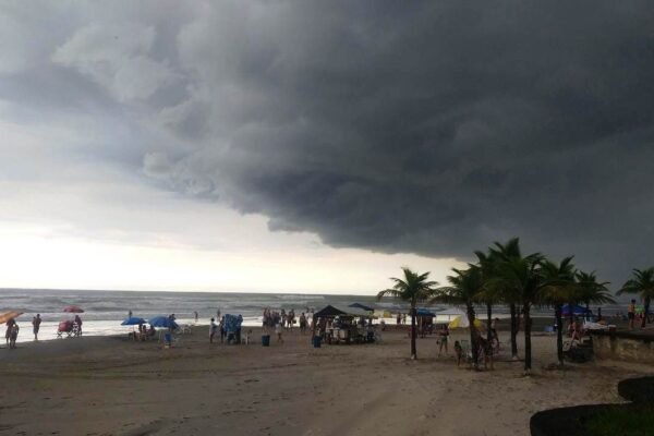 Defesa Civil emite alerta para chuvas fortes e queda de granizo no interior e litoral de SP