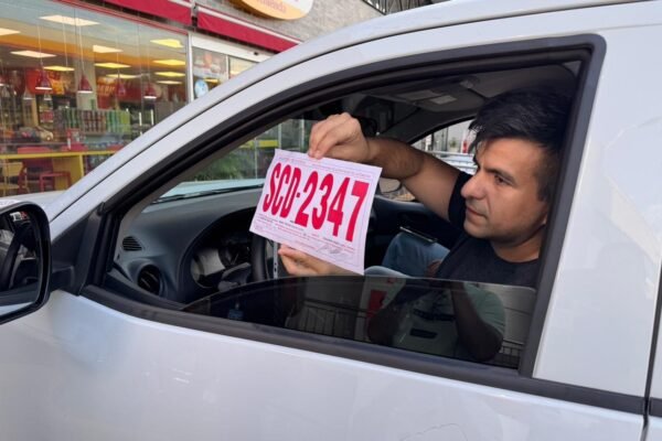 Carros argentinos com placa de papel são vistos circulando em Foz do Iguaçu; entenda