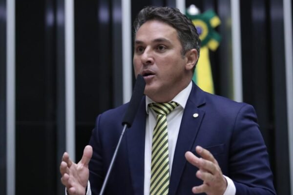 Zucco quer que ministro de Lula seja afastado