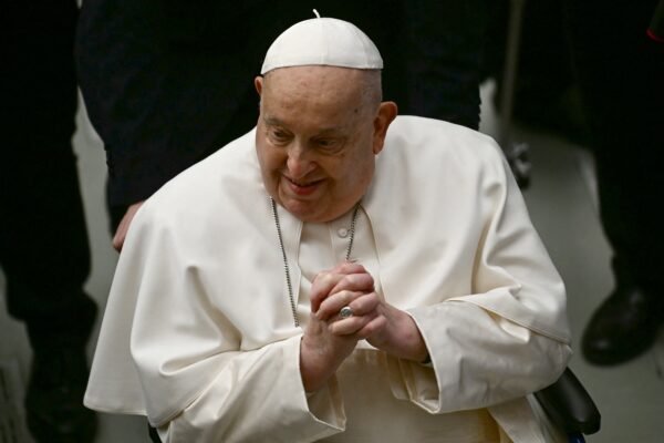 Papa Francisco ‘teve nova e leve melhora’, diz boletim; insuficiência renal foi resolvida