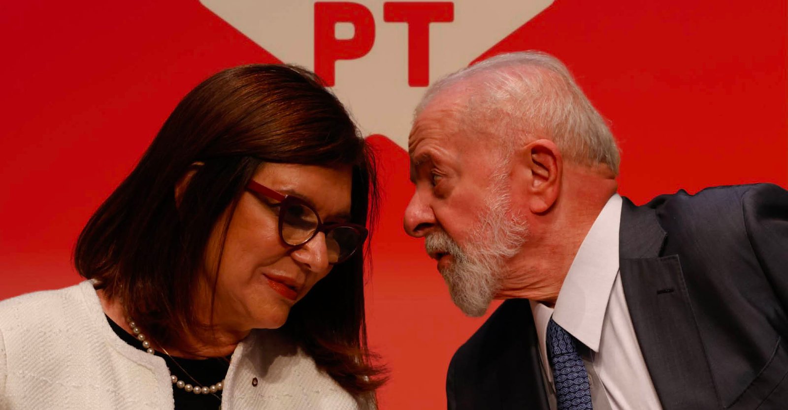 Lula omite aumento do imposto federal em crítica a preço dos combustíveis