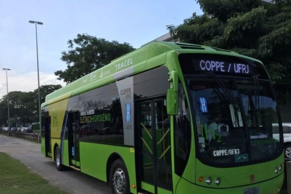 Justiça suspende lei que adiava transição de ônibus a diesel para elétricos em São Paulo