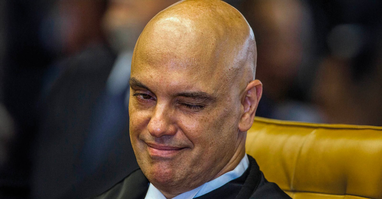 Moraes cobra do X multa de R$ 8 milhões por não entregar dados de jornalista