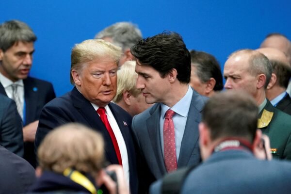 Primeiro-ministro do Canadá anuncia tarifas de 25% sobre produtos dos EUA em retaliação