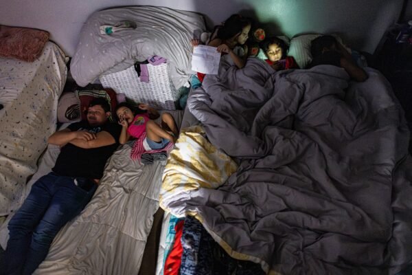 Trump torna alvos de deportação 600 mil venezuelanos que tinham autorização para viver nos EUA
