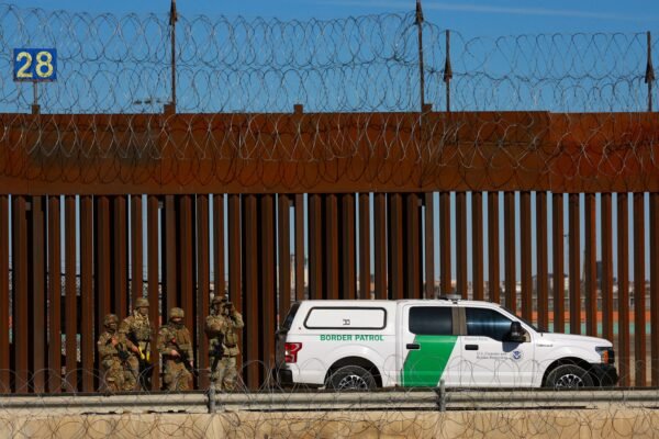 Aeroporto mexicano na fronteira com EUA fecha por causa da violência