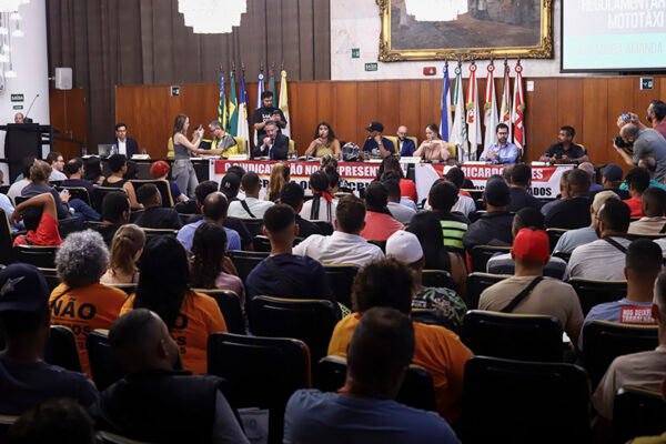 Regulamentação do serviço de mototáxi na cidade de São Paulo é debatida na Câmara