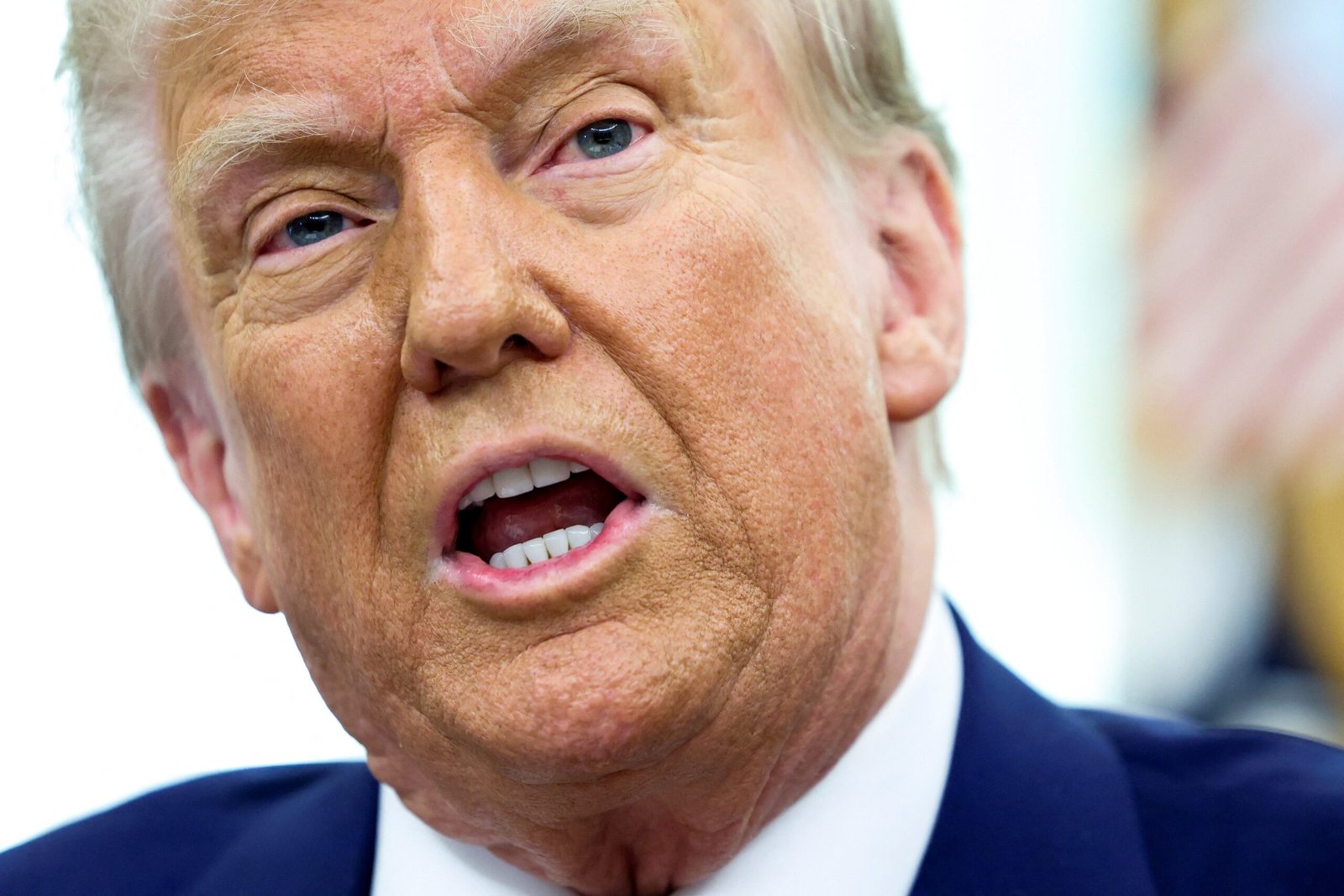Trump recorre à Suprema Corte para demitir funcionário de alto escalão