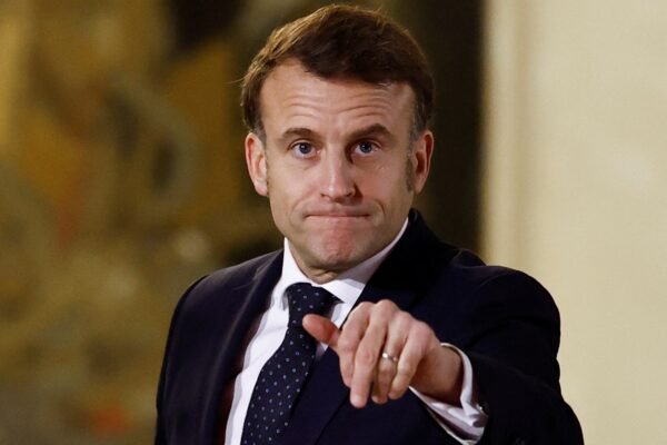 Após reunião de emergência sobre Ucrânia, Macron diz que conversou com Trump e Zelensky e defende mais investimento militar da Europa
