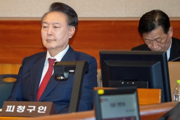Presidente afastado da Coreia do Sul diz que queria impedir uma ditadura em 1ª audiência de julgamento por insurreição