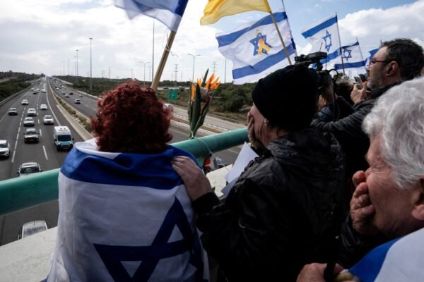 Israel fica de luto após confirmação da morte de família de reféns com devolução dos corpos; FOTOS