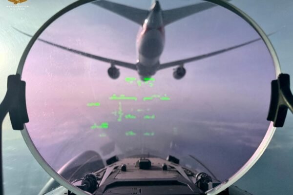 VÍDEO: caças italianos escoltam avião da American Airlines após ameaça de bomba