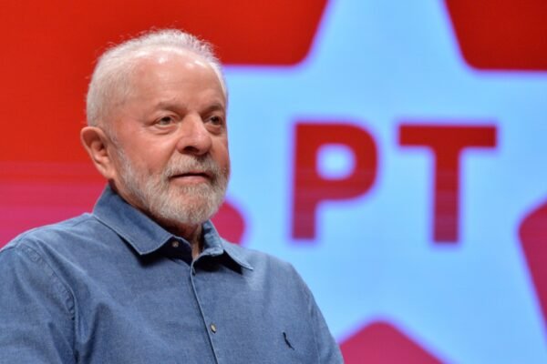 PT quer transmitir julgamento de Bolsonaro em canal oficial do partido