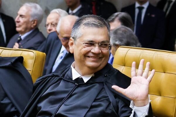 Moraes diz que redes sociais praticam ‘lavagem cerebral’