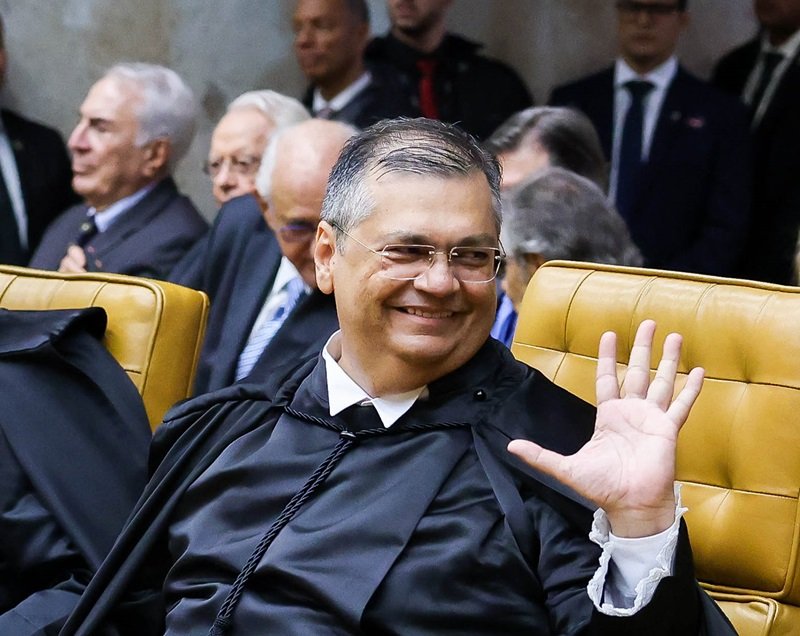 Moraes diz que redes sociais praticam ‘lavagem cerebral’