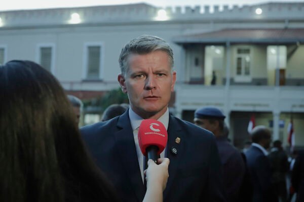 Câmara participa da cerimônia de passagem de comando do Centro de Preparação de Oficiais da Reserva e do Colégio Militar