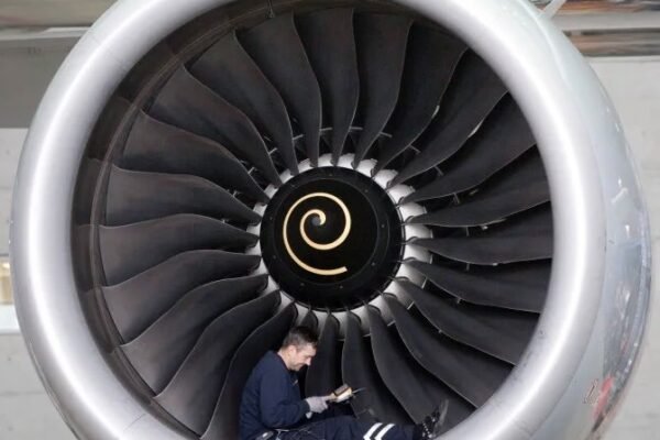 Quanto custa para encher o tanque do maior avião de passageiros do mundo