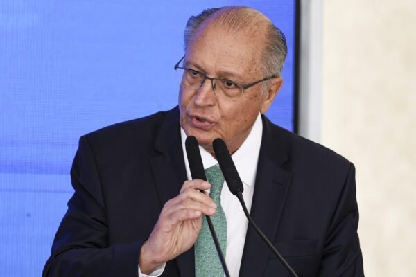 Sob pressão de Carol De Toni, governo Lula tem 30 dias para explicar supostas ‘manobras financeiras’ 