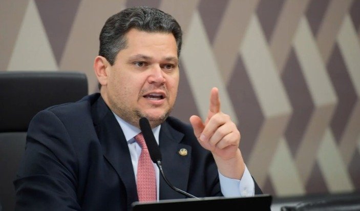 Câmara e Senado elegem novos presidentes neste sábado