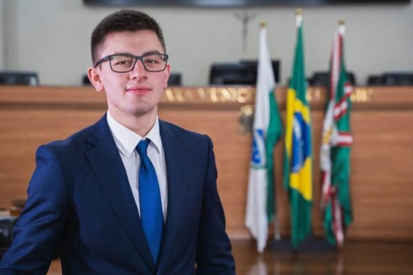 Lei ‘anti-Anitta’ quer barrar verba pública para shows eróticos em Curitiba