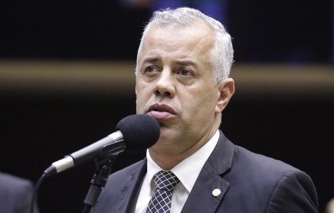 Deputado questiona legalidade do consumo de ovos de ema por Lula