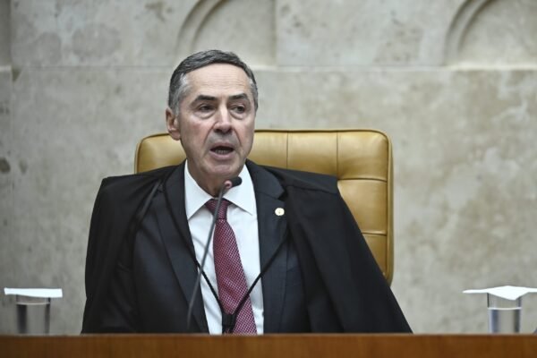 Barroso começa sessão no STF retificando fala sobre custo do Poder Judiciário