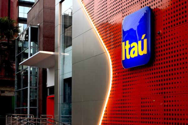 Itaú aciona Justiça sobre tentativa de ex-executivo vender mansão de R$ 10 milhões
