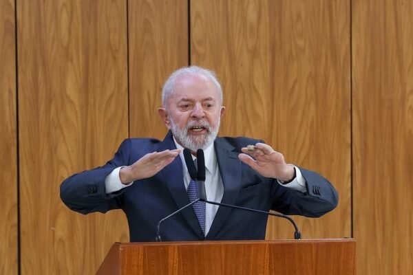Lula convida brasileiros a fazer caminhadas pela manhã