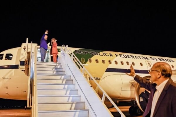 Lula gasta R$ 100 mil com frigobares e lustradores de sapato