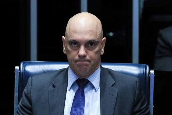 Dino sai em defesa de Moraes: ‘Permanecerá proferindo ótimas palestras no Brasil’