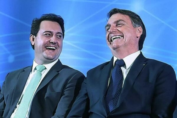PR: Lula seria derrotado por Bolsonaro no 1º turno, por 50% a 20% PR: Lula seria derrotado por Bolsonaro no 1º turno, por 50% a 20%