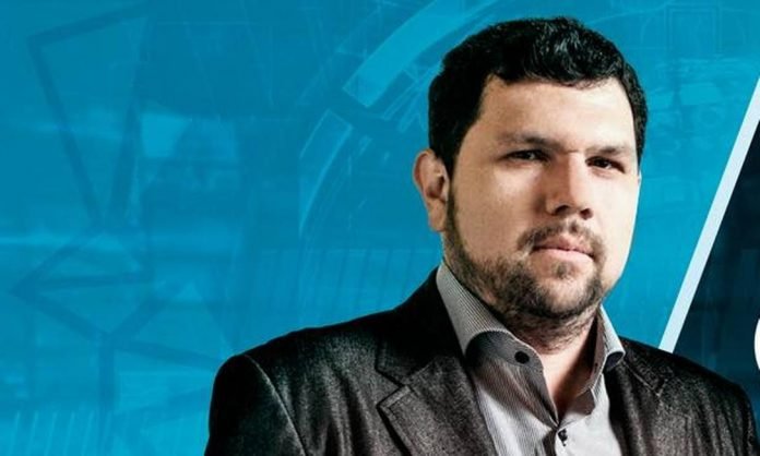 Felipe Neto acionou Moraes para sugerir prisão de Oswaldo Eustáquio