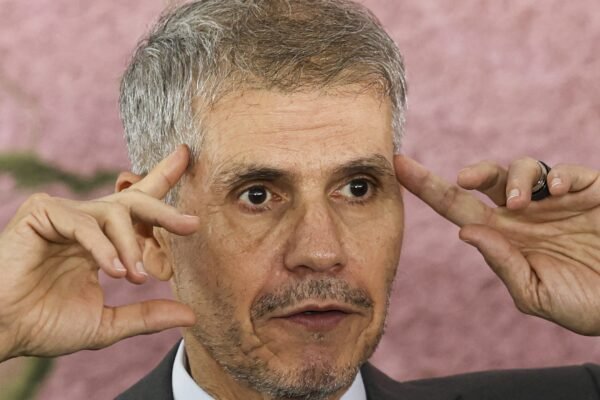 ‘Lula insiste em cometer velhos erros’, diz cientista político