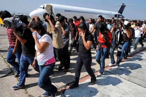 Deputada do Psol propõe ‘auxílio emergencial’ para deportados dos EUA