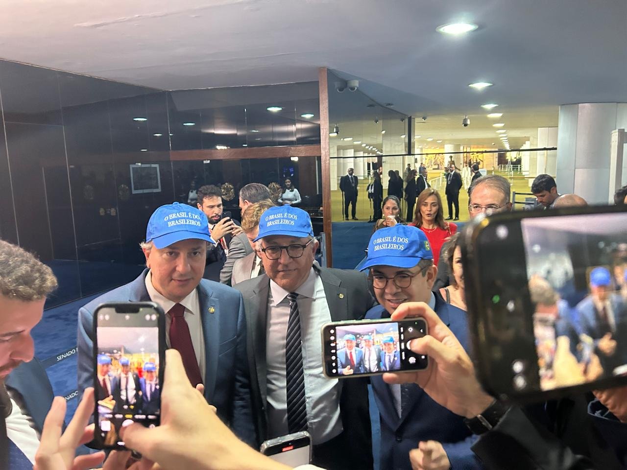 Sidônio está por trás de frase de boné com provocação a Trump: ‘Brasil é dos brasileiros’