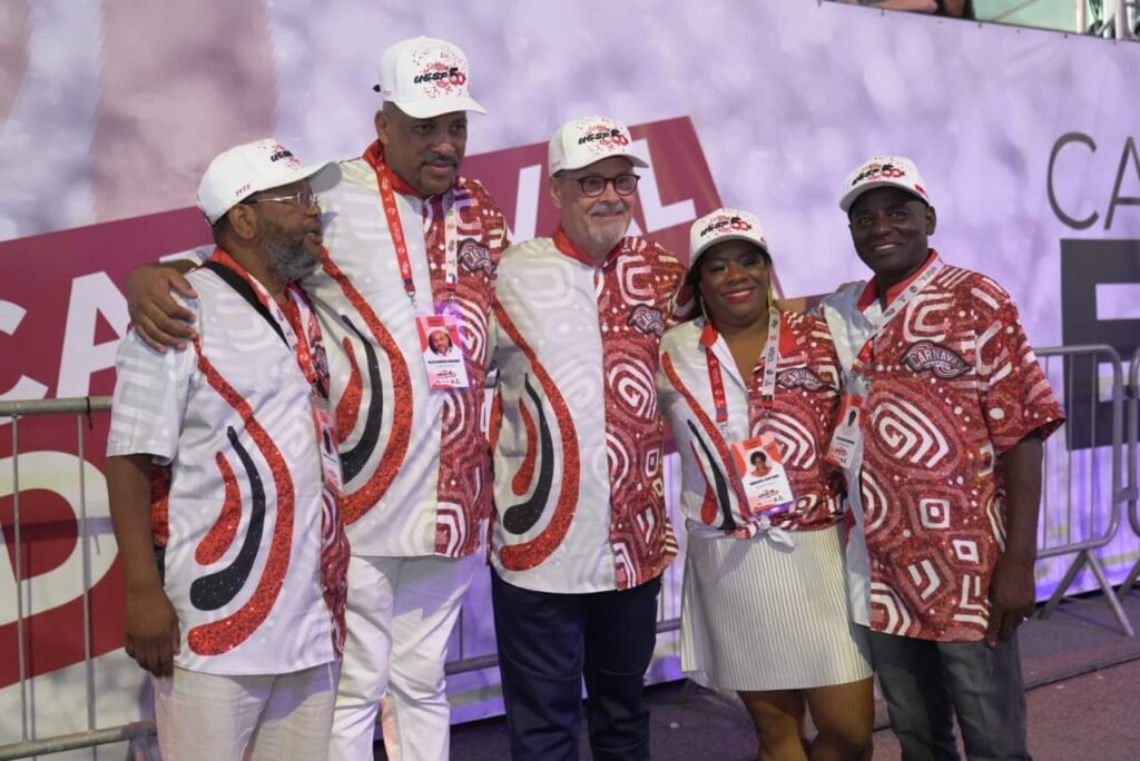 Presidente da Câmara acompanha abertura dos desfiles do Carnaval Oficial de Bairros da capital paulista