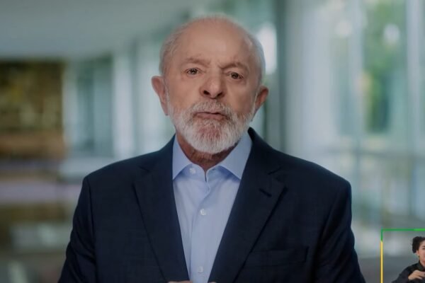 Lula vai fazer pronunciamentos quinzenais na TV para reverter impopularidade