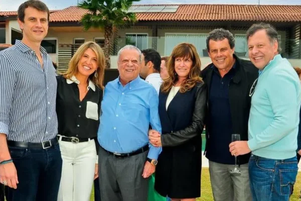 Família Camargo compra a rede de rádios Transamérica
