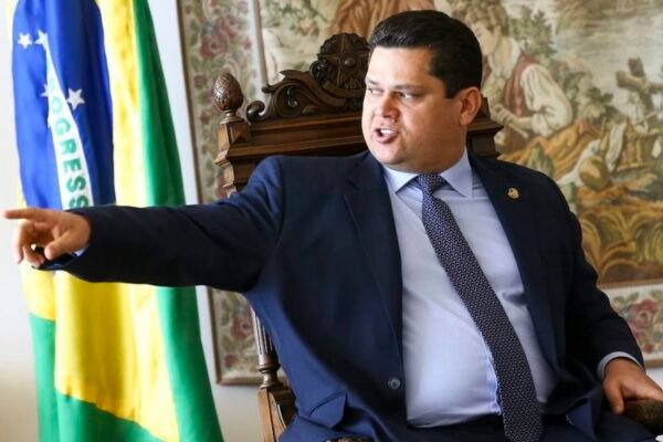 Soraya retira candidatura para presidente do Senado e faz pedido a Alcolumbre