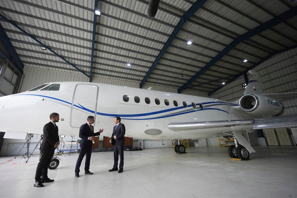 Venezuela chama de ‘roubo descarado’ apreensão de 2º avião presidencial de Maduro pelos EUA