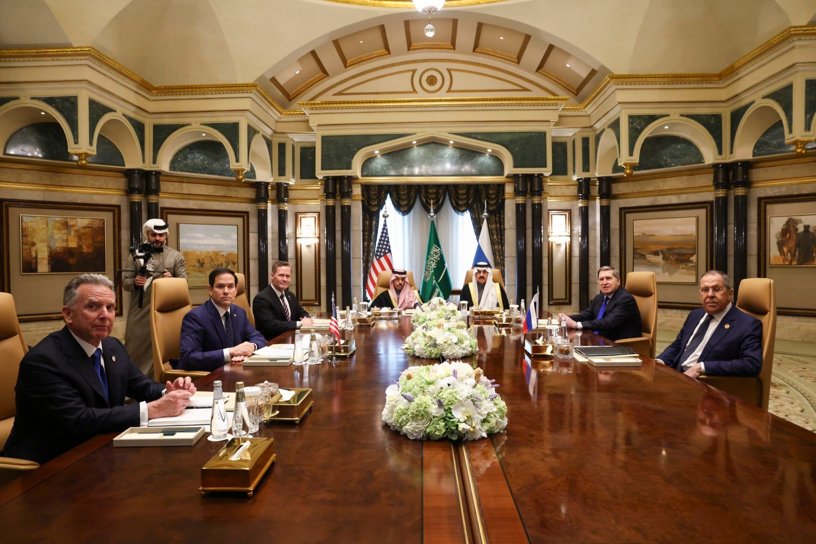 EUA e Rússia formarão equipes para negociar fim da guerra na Ucrânia, diz Washington