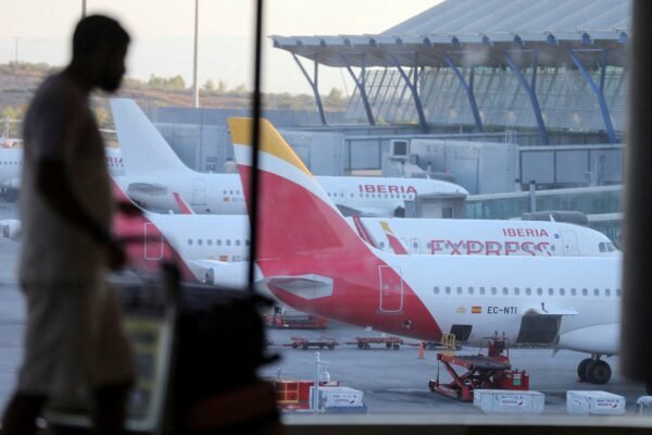 Piloto da Iberia é picado por tarântula e tem reação alérgica em pleno voo