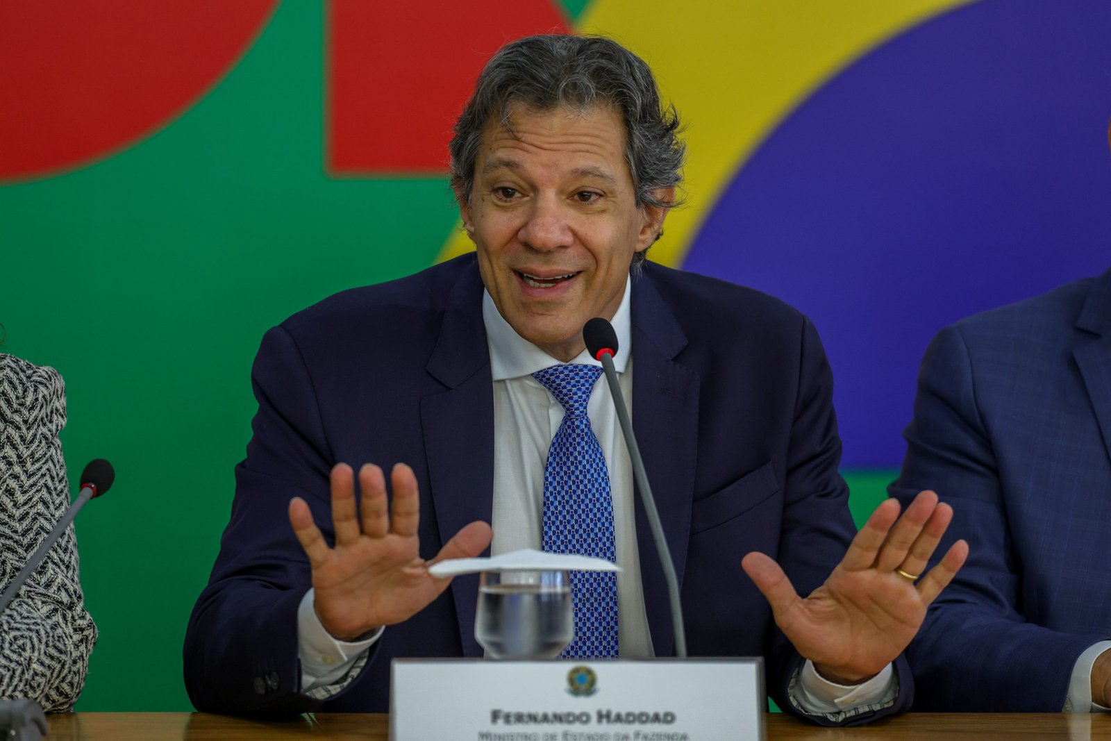Governo discute impacto da falta de estratégia econômica na popularidade de Lula